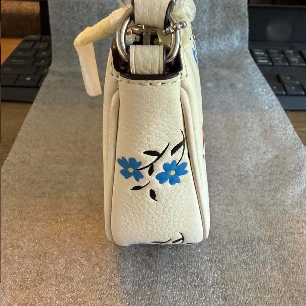 Coach White Floral Crossbody Clutch with Red & Blue Flowers NWOT - Picture 4 of 8